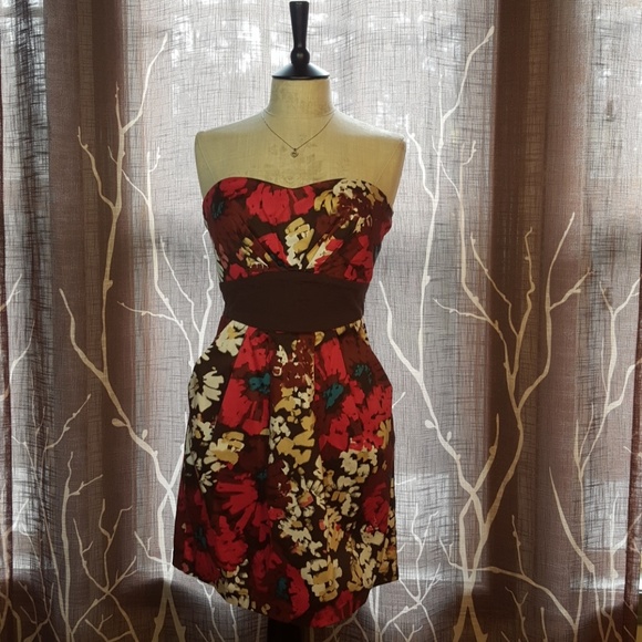 Trixxi Dresses & Skirts - Trixxi Strapless Floral Pleated Dress